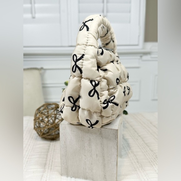 Small Puffer Bag Cream with Black Bows - Picture 4 of 8